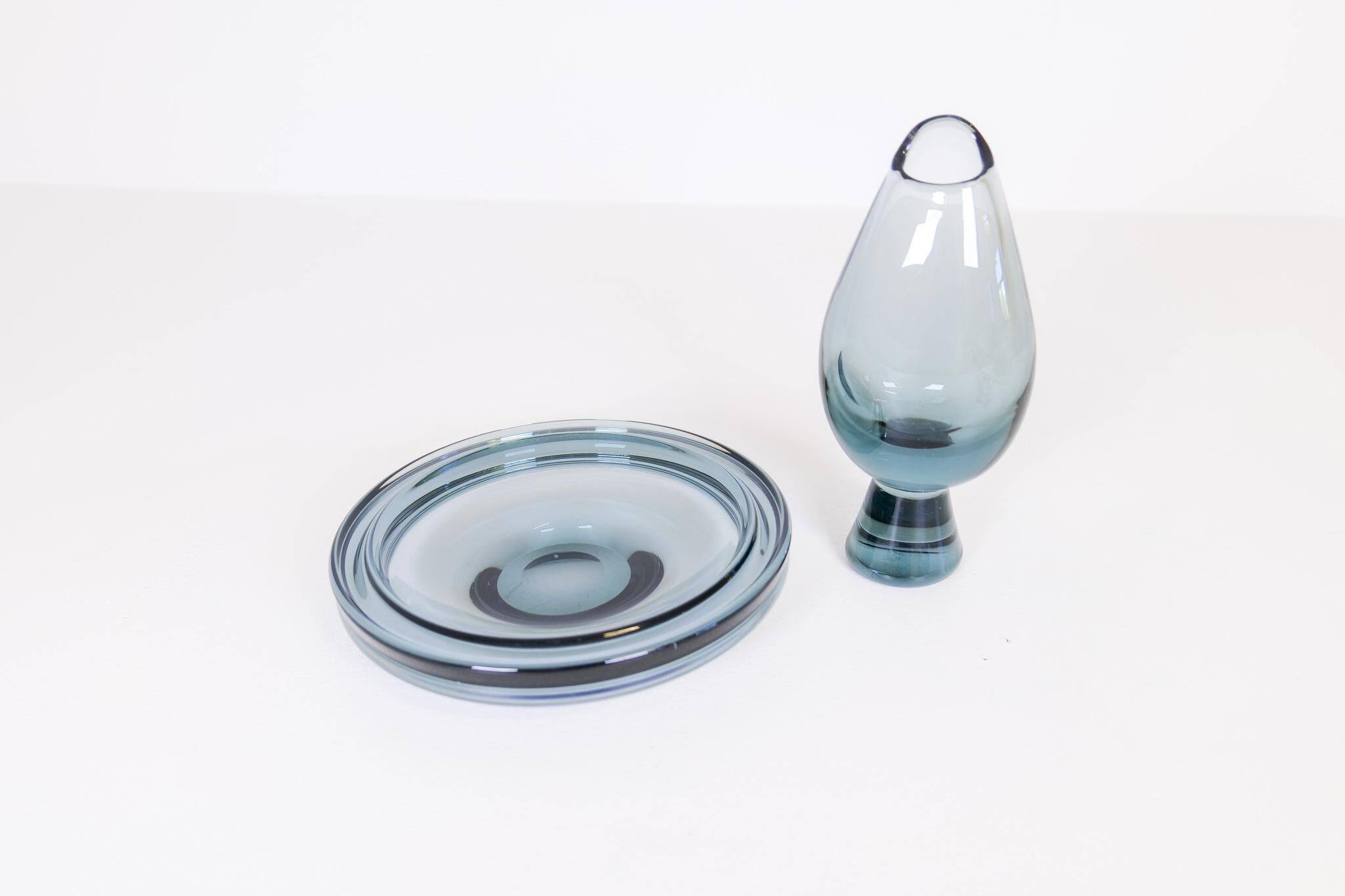 Set of two art glass vessels by Vicke Lindstrand for Kosta, Sweden, mid-century.