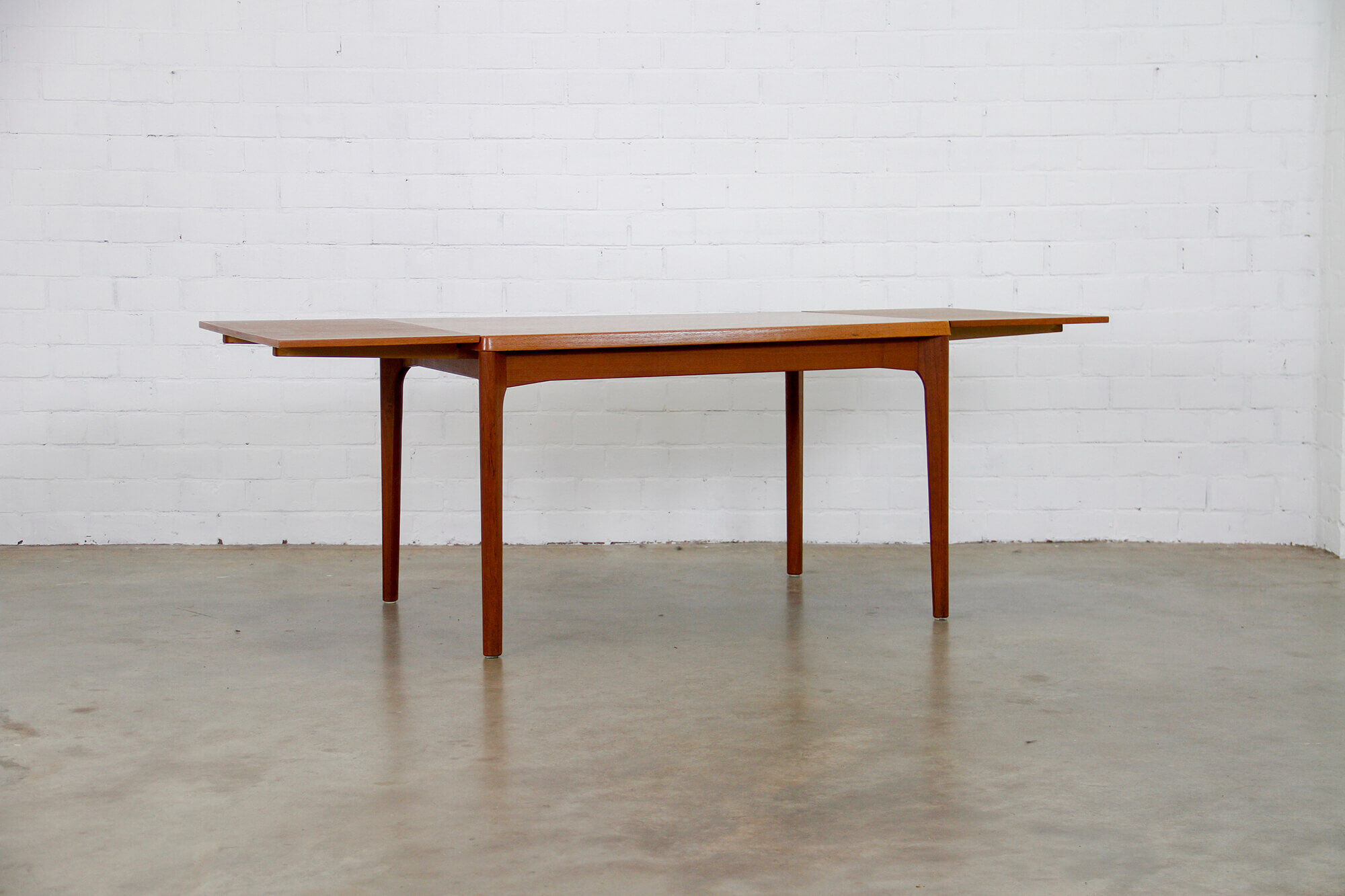 Extendable table by Henning Kjærnulf for Vejle Stolefabrik