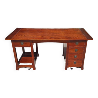 Colonial style desk