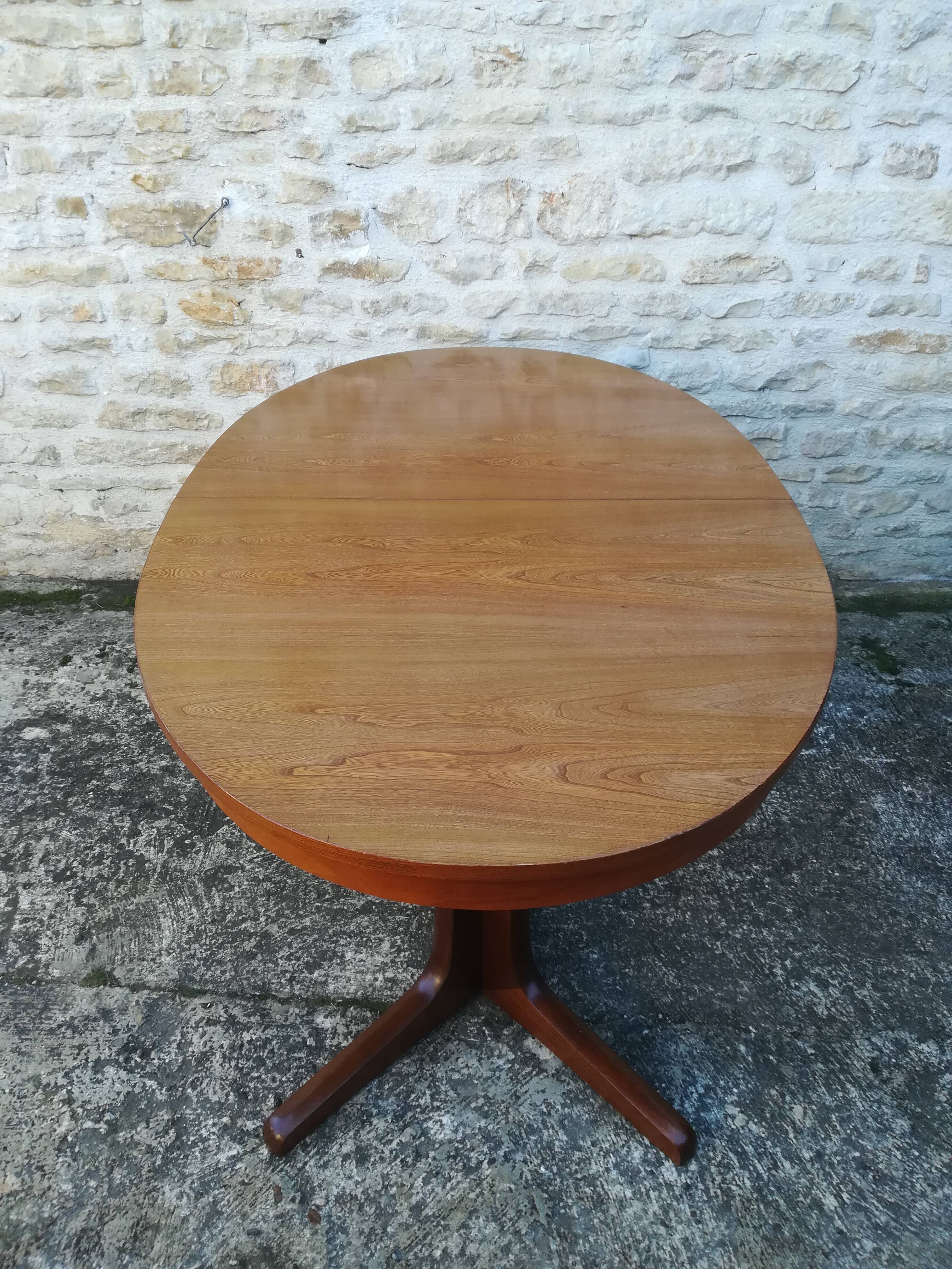 Scandinavian table