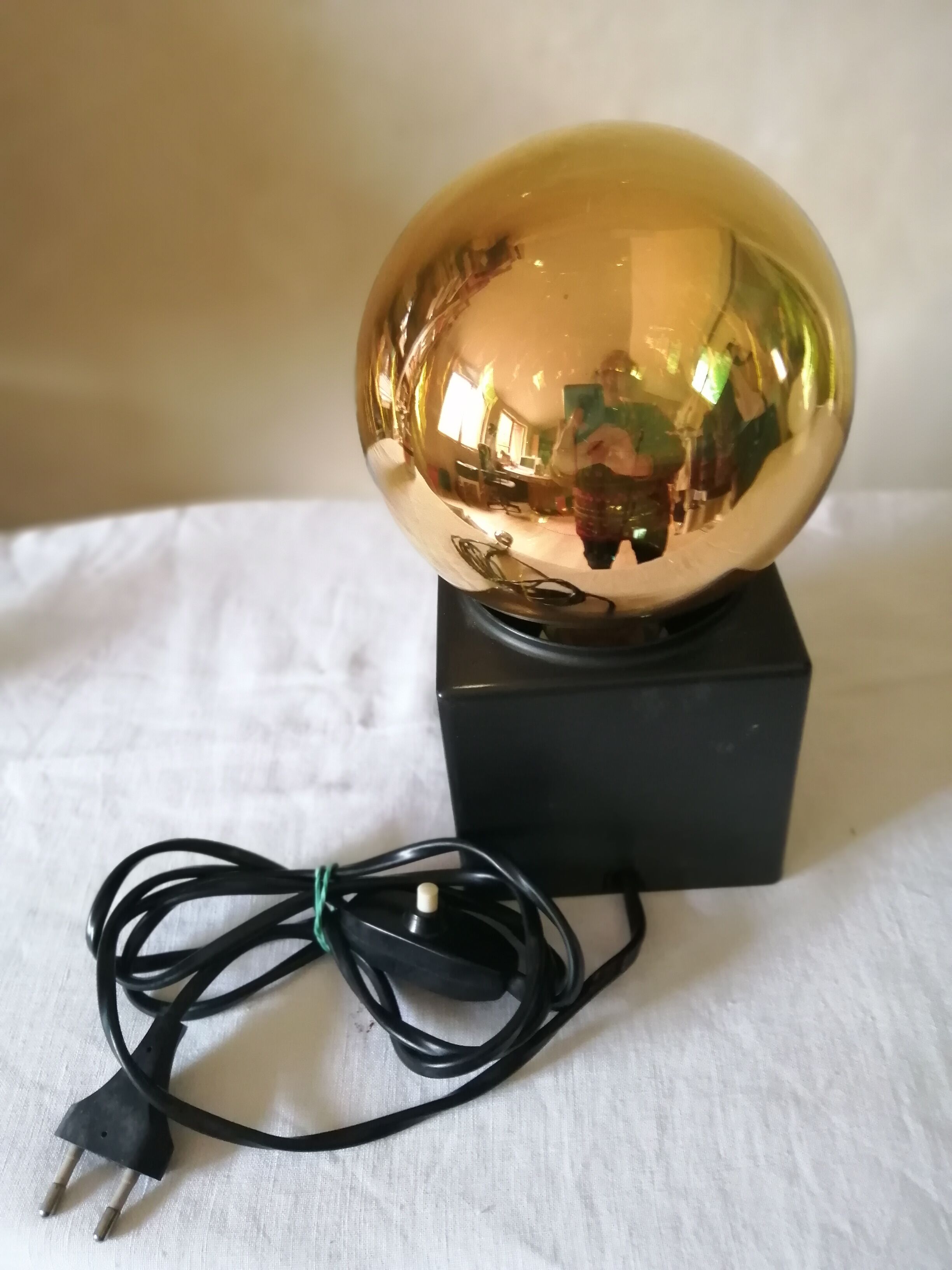 Golden ball lamp