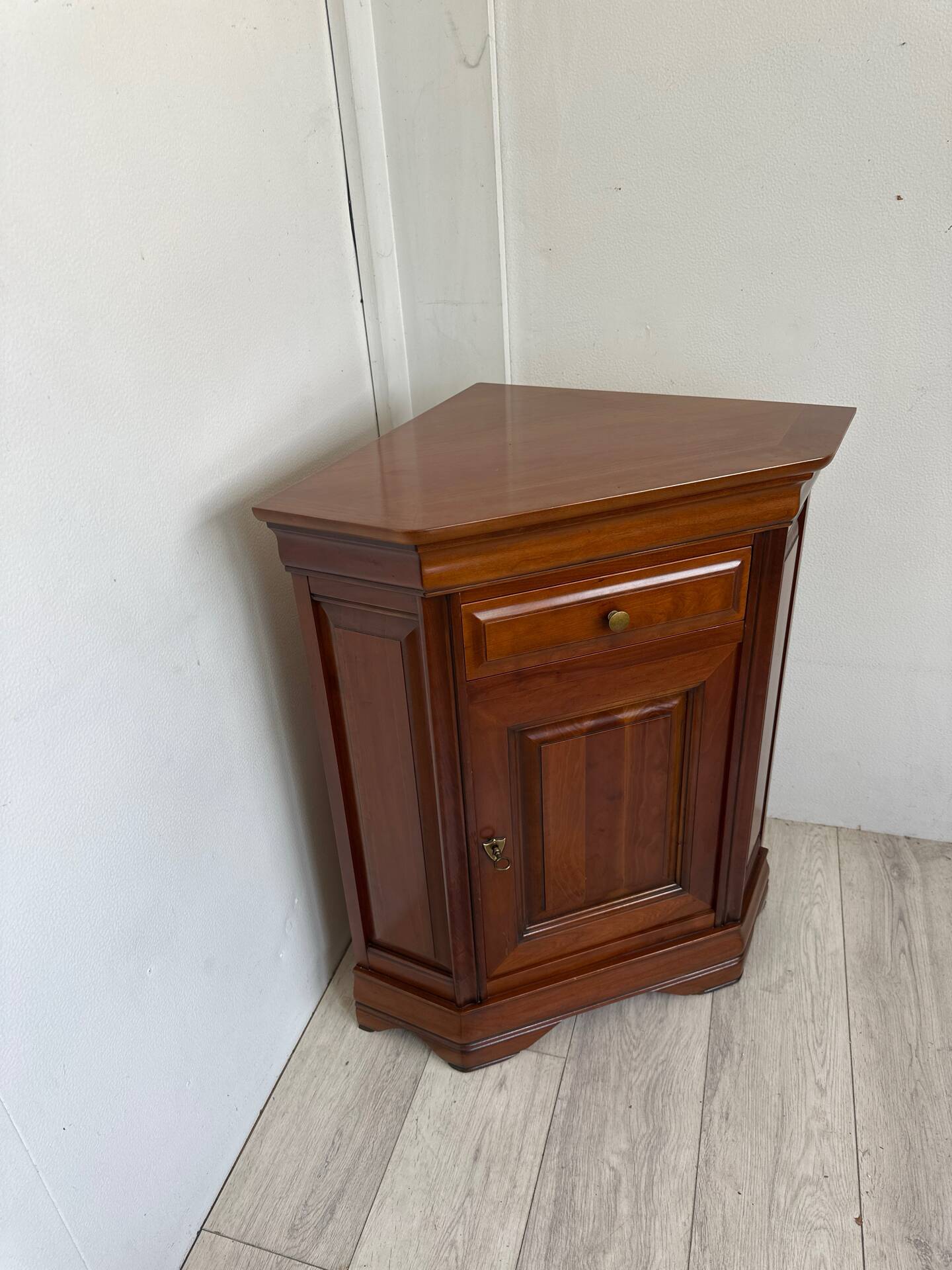 French vintage corner cabinet in solid wood by Ernest Ménard.