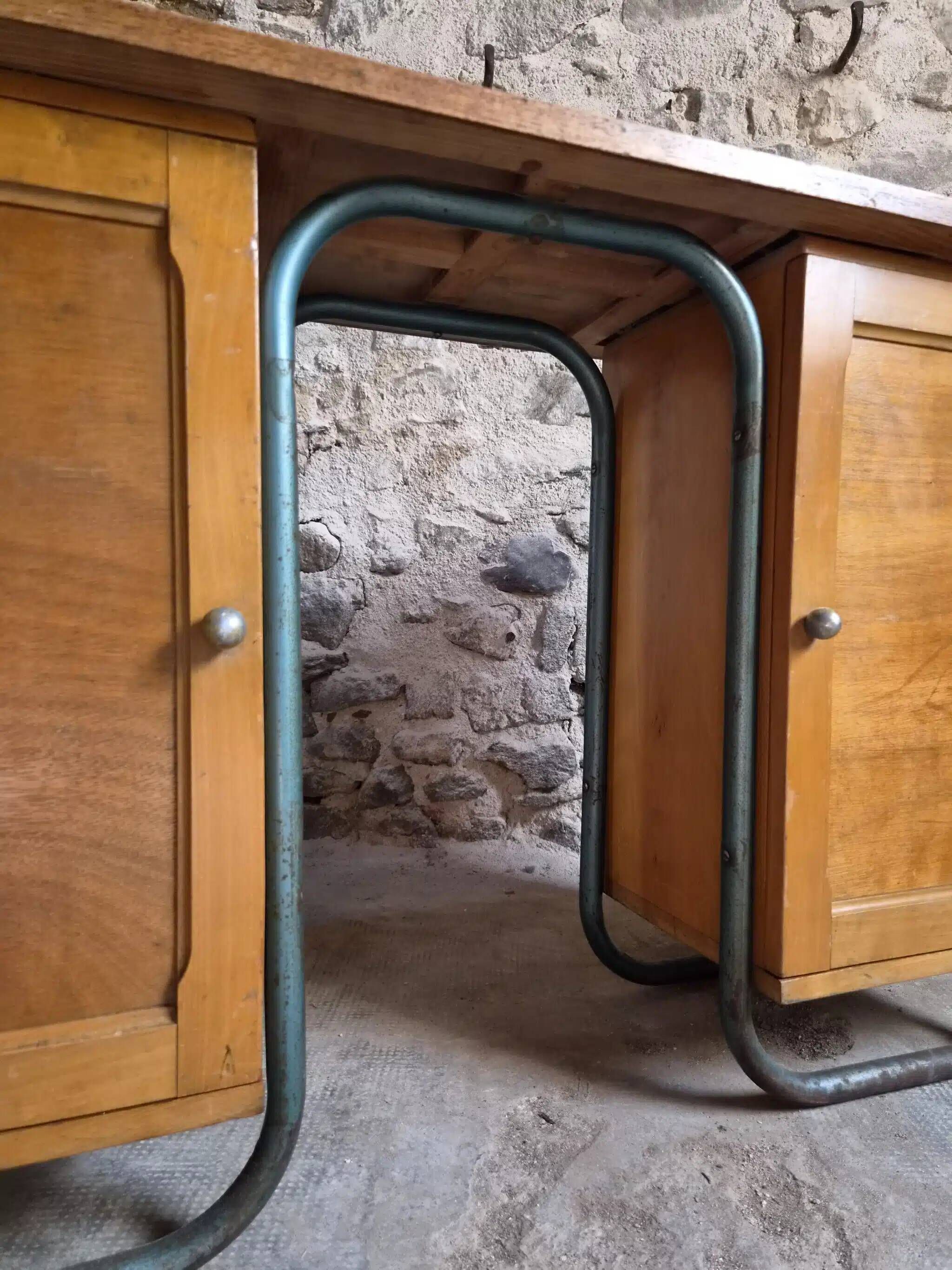 Bureau d'écriture moderniste français en hêtre et acier tubulaire, années 1930