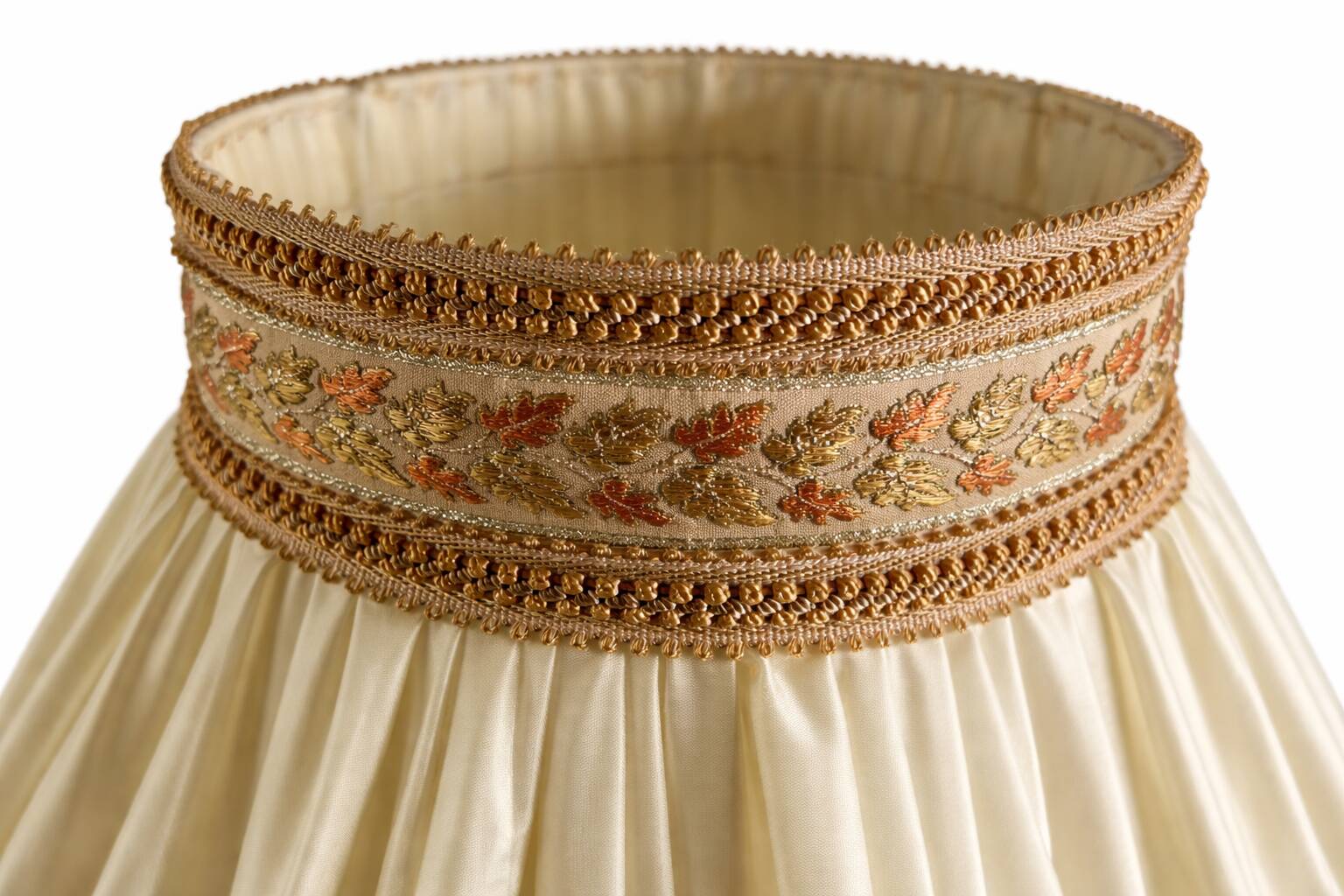 Empire style table lamp with lion heads – gilded bronze and pleated shade