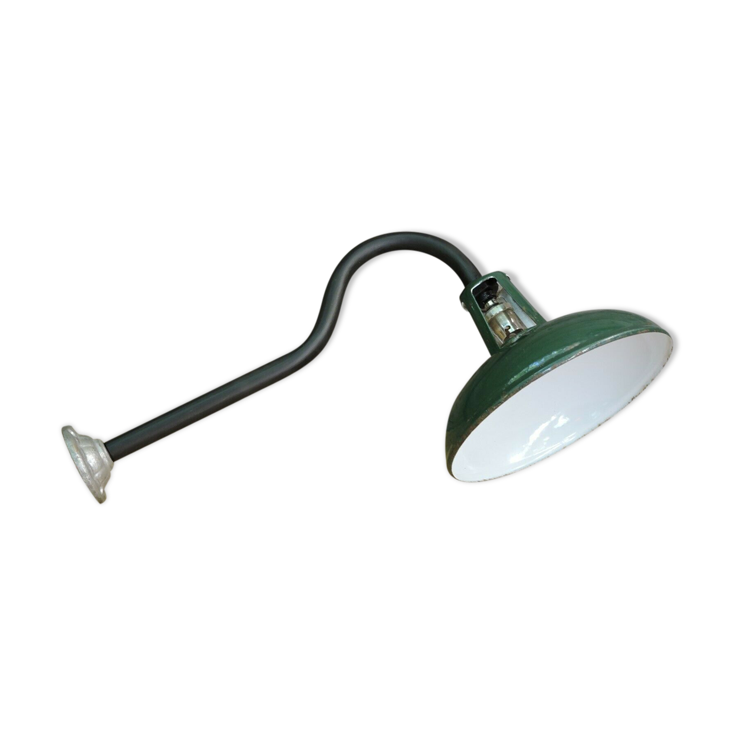 Enamelled swan collar lamp