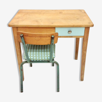 Bureau d'enfant et sa chaise