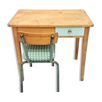 Bureau d'enfant et sa chaise