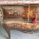Commode sauteuse en bois de rose plateau en marbre rose
