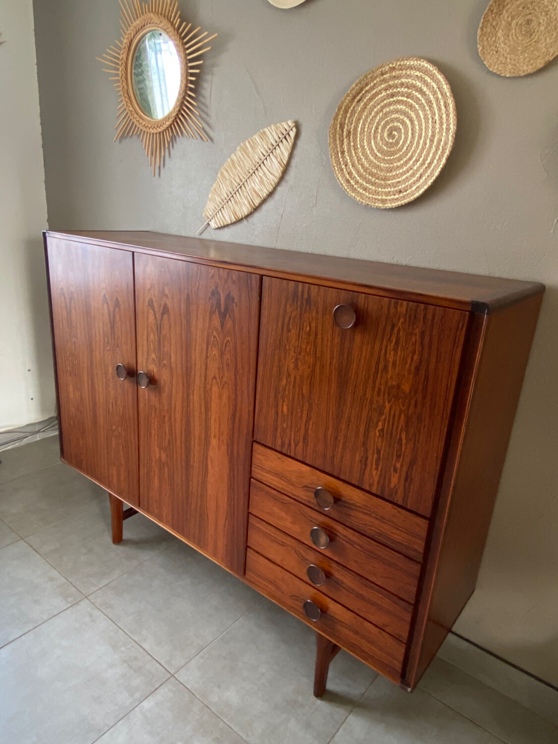 Sideboard / high rosewood row