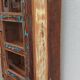 Bibliothèque en bois coloré avec vitres