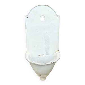 Fontaine murale en fonte