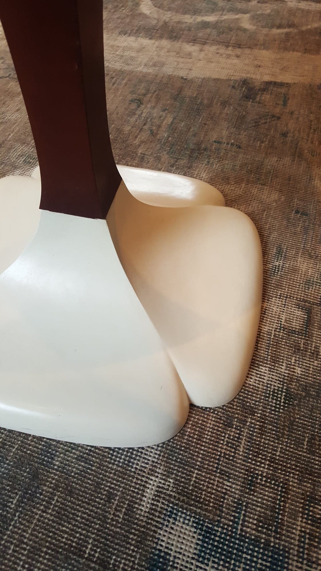 Round coffee table 70s