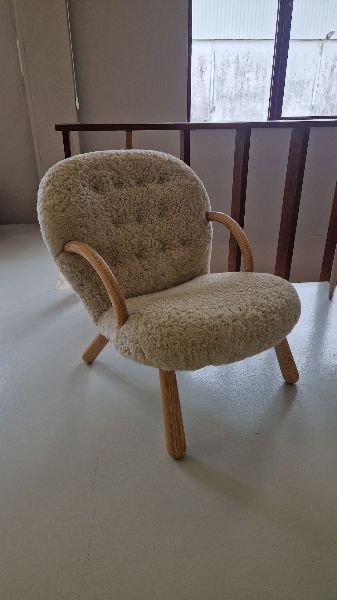 Clam chair