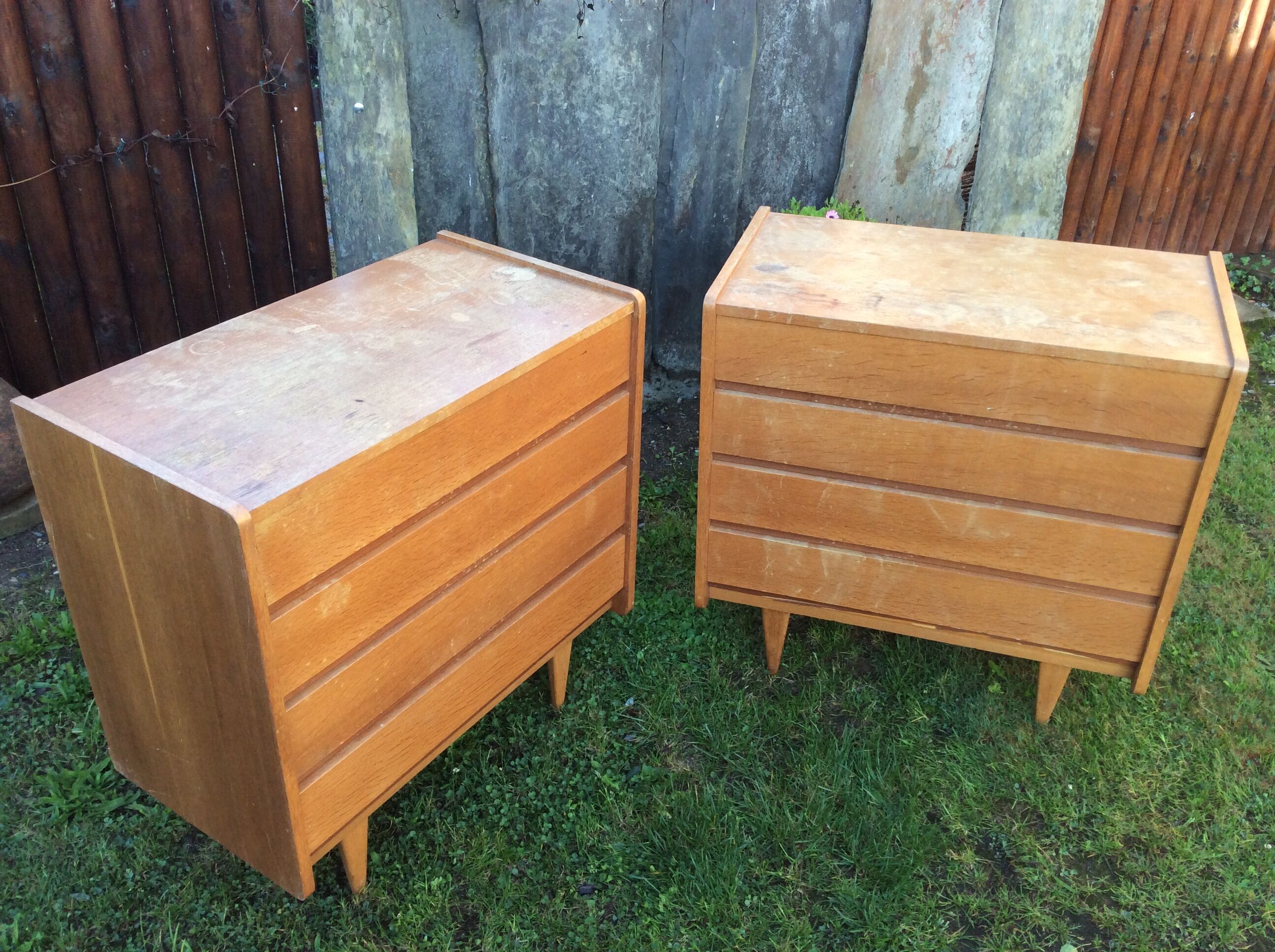 Vintage commodes (duo) in oak with 4 drawers.
