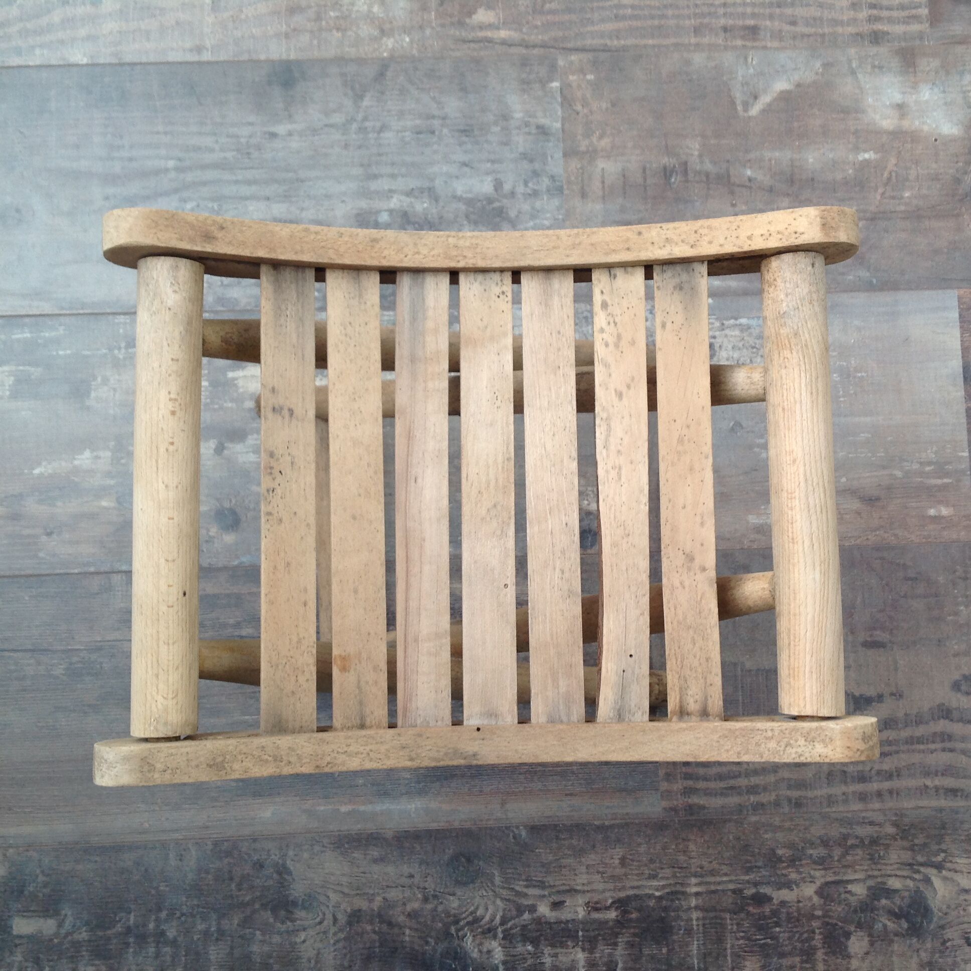 Folding wood stool
