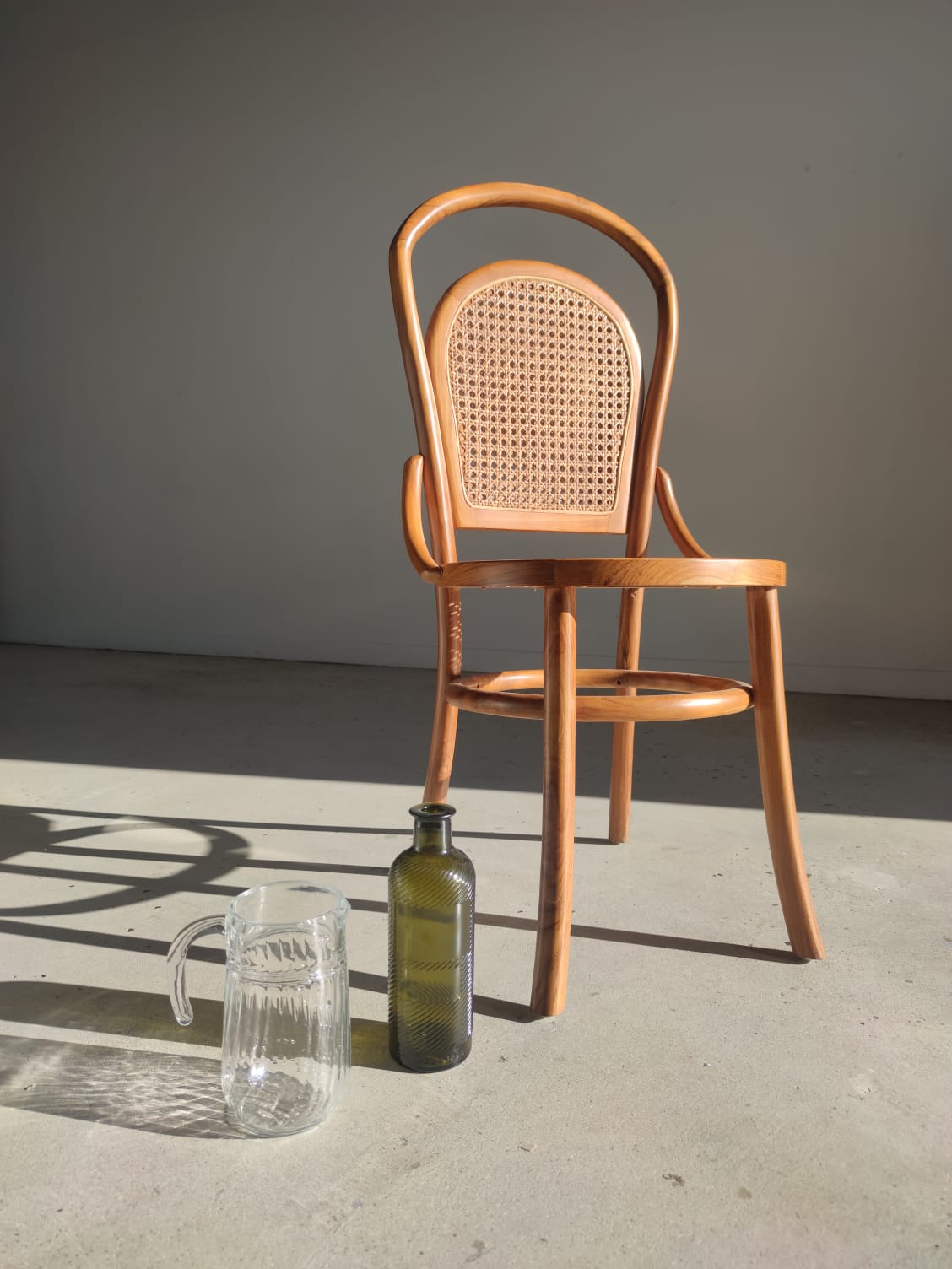 Chaise cannée en bois naturel