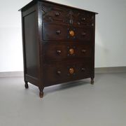 Particularly cool English chest of drawers. Dated (Charles 2 era). Made of solid oak with beautiful patina.