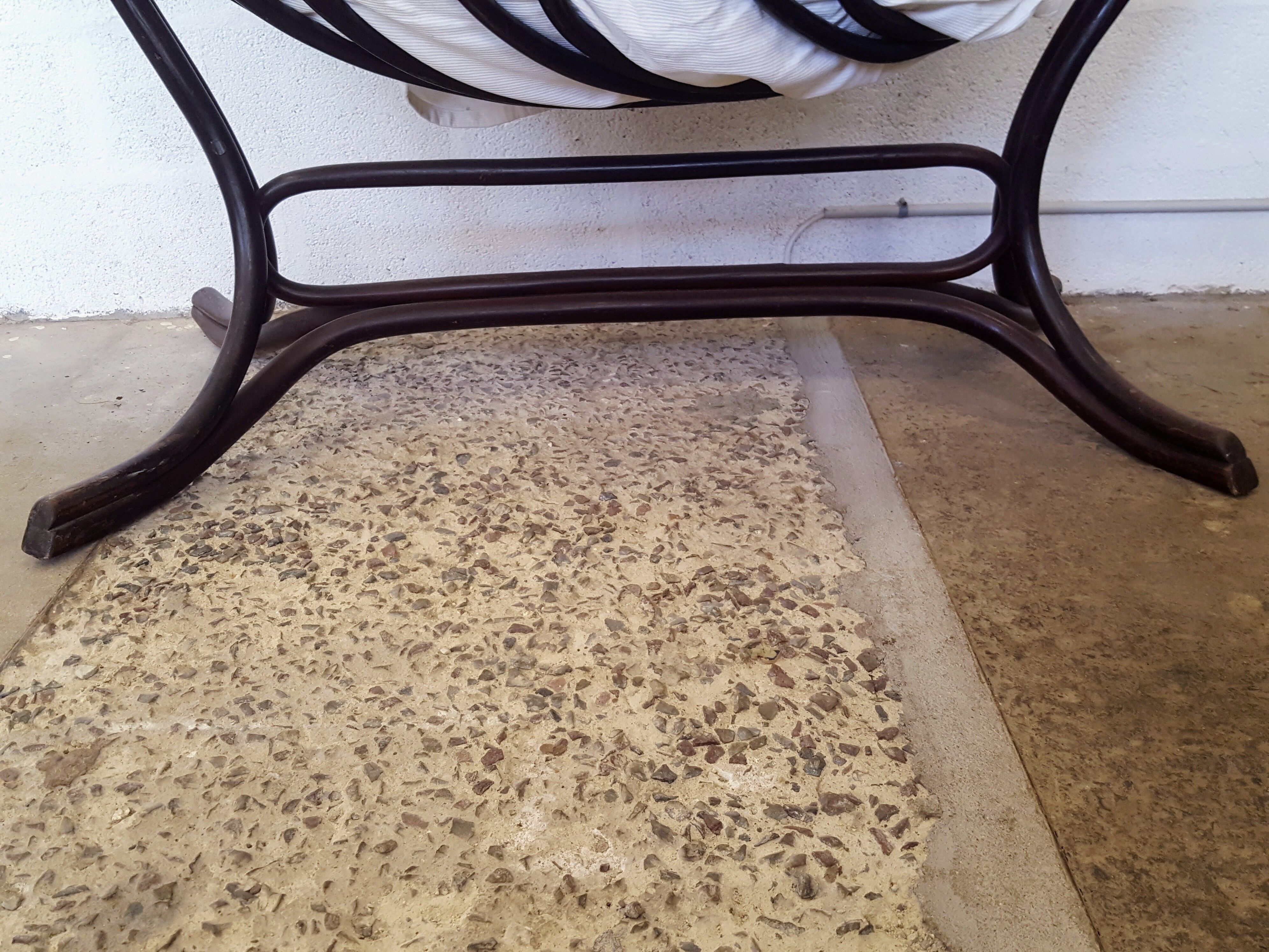 Curved wooden cradle