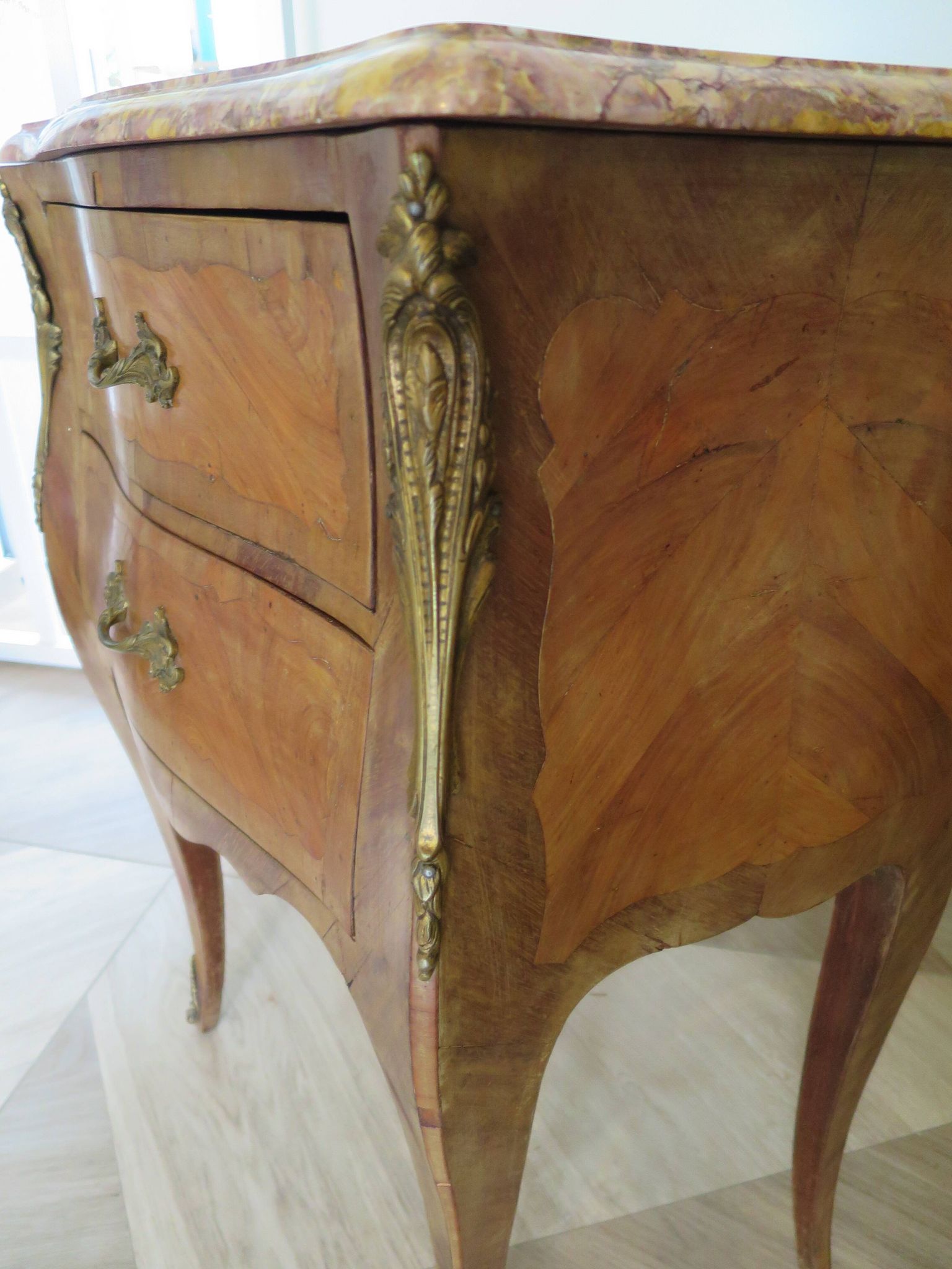 Paire de 2 chevets-louis xv-marqueterie-2 tiroirs-marbre rose