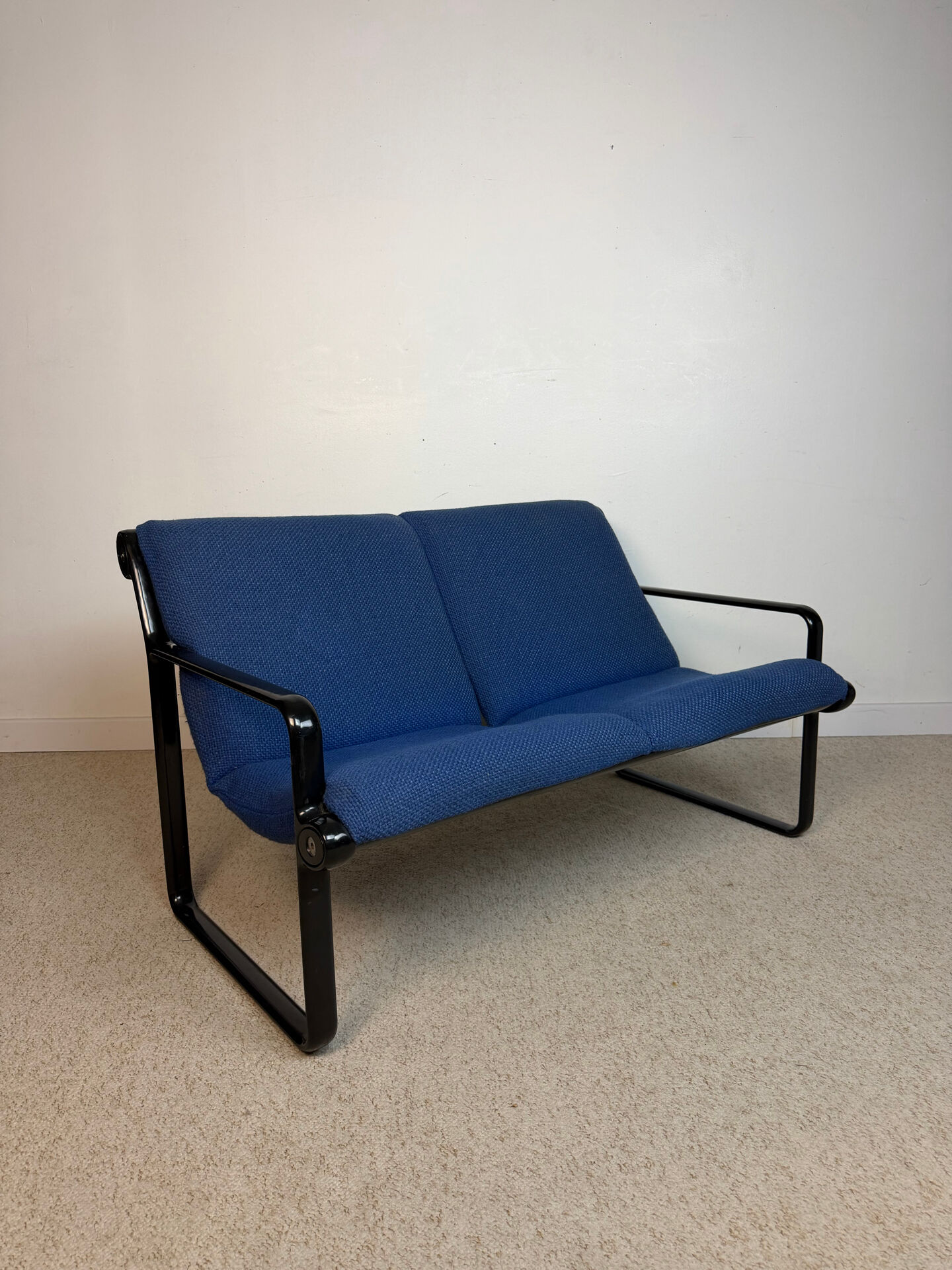 Two-seater bench Bruce Hannah & Andrew Morrison for Knoll
