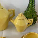 Service à café vintage. Tasses à café en faïence jaune vintage - Service à thé jaun
