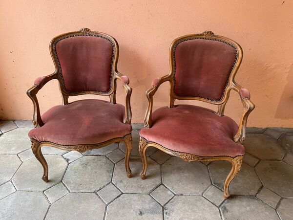 Paire de fauteuils bergeres style louis xv avec accoudoirs velours rose