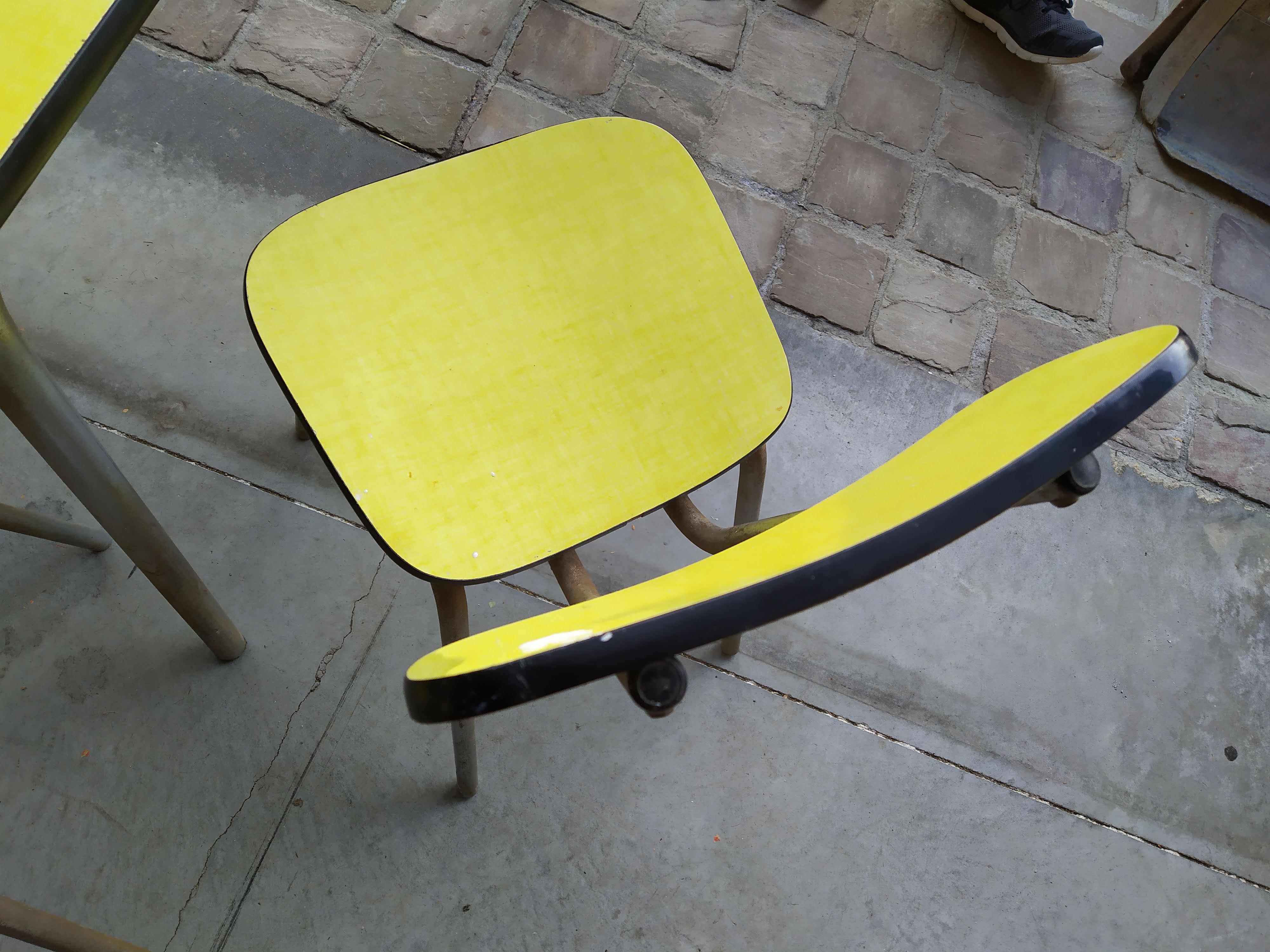 Table and chairs in 50s formica