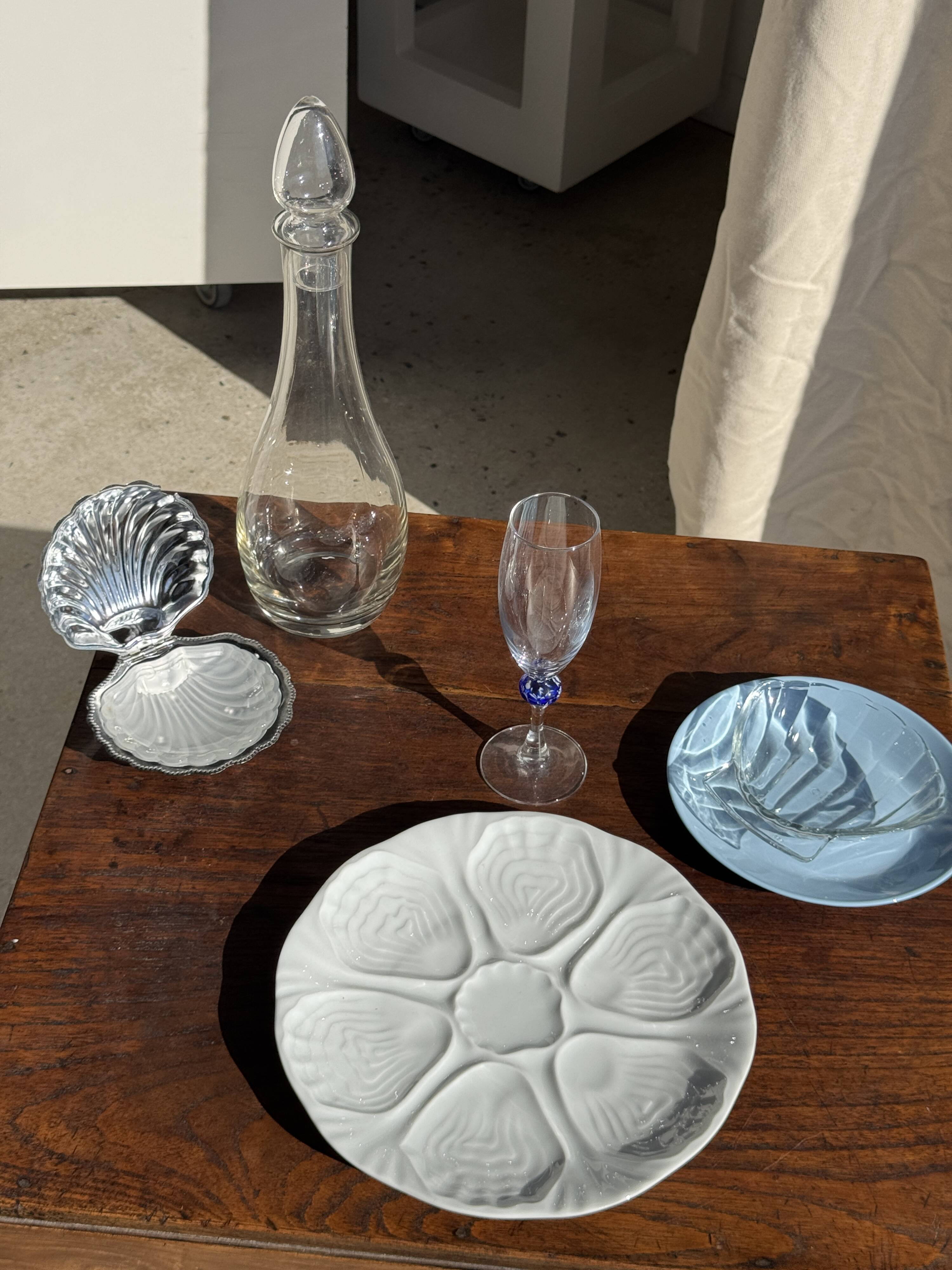 7 vintage shell-shaped bowls in Pyrex glass from France