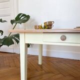 Table basse jaune en bois massif