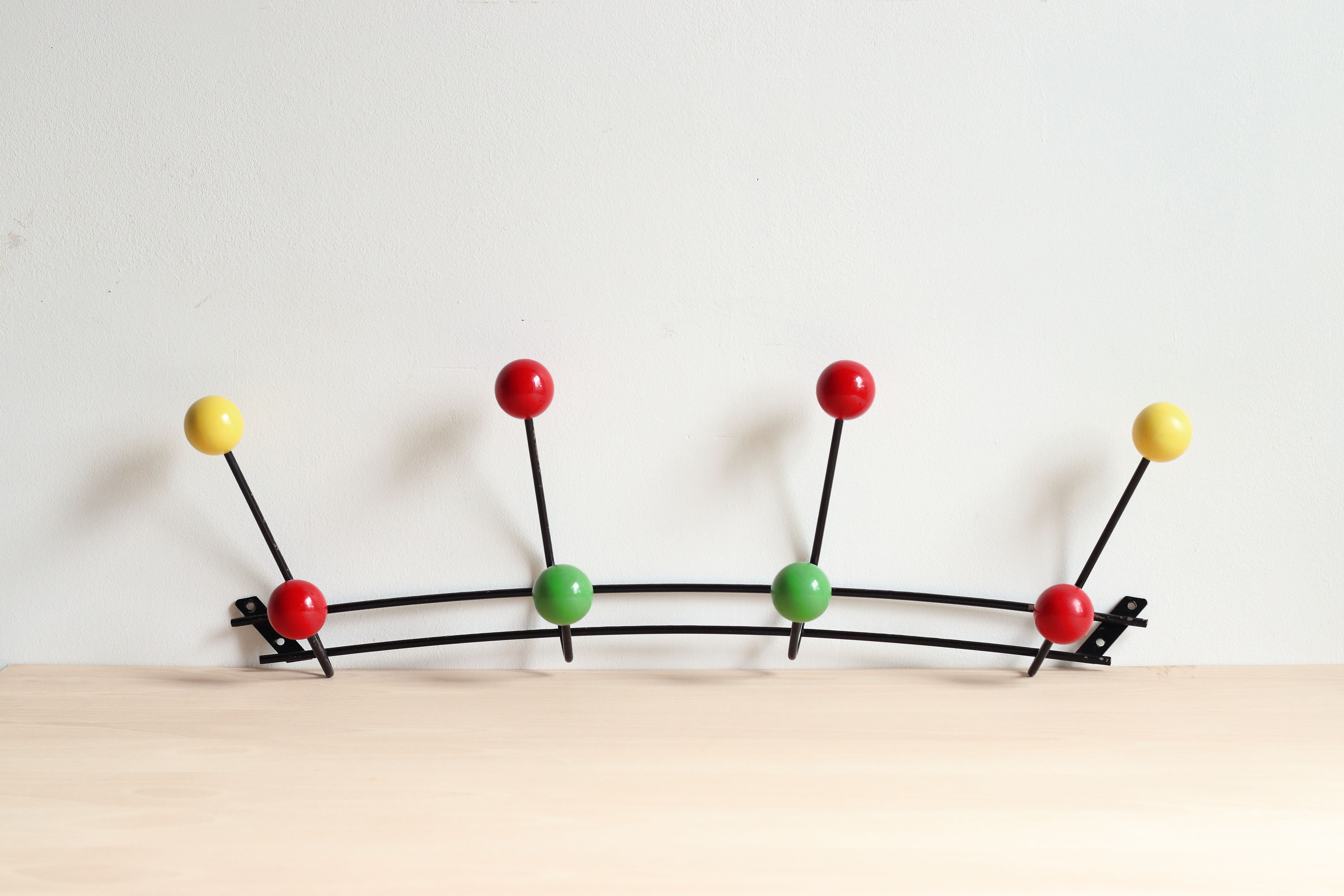 Wall coat holder years 60, 8 hooks wooden balls and lacquered metal