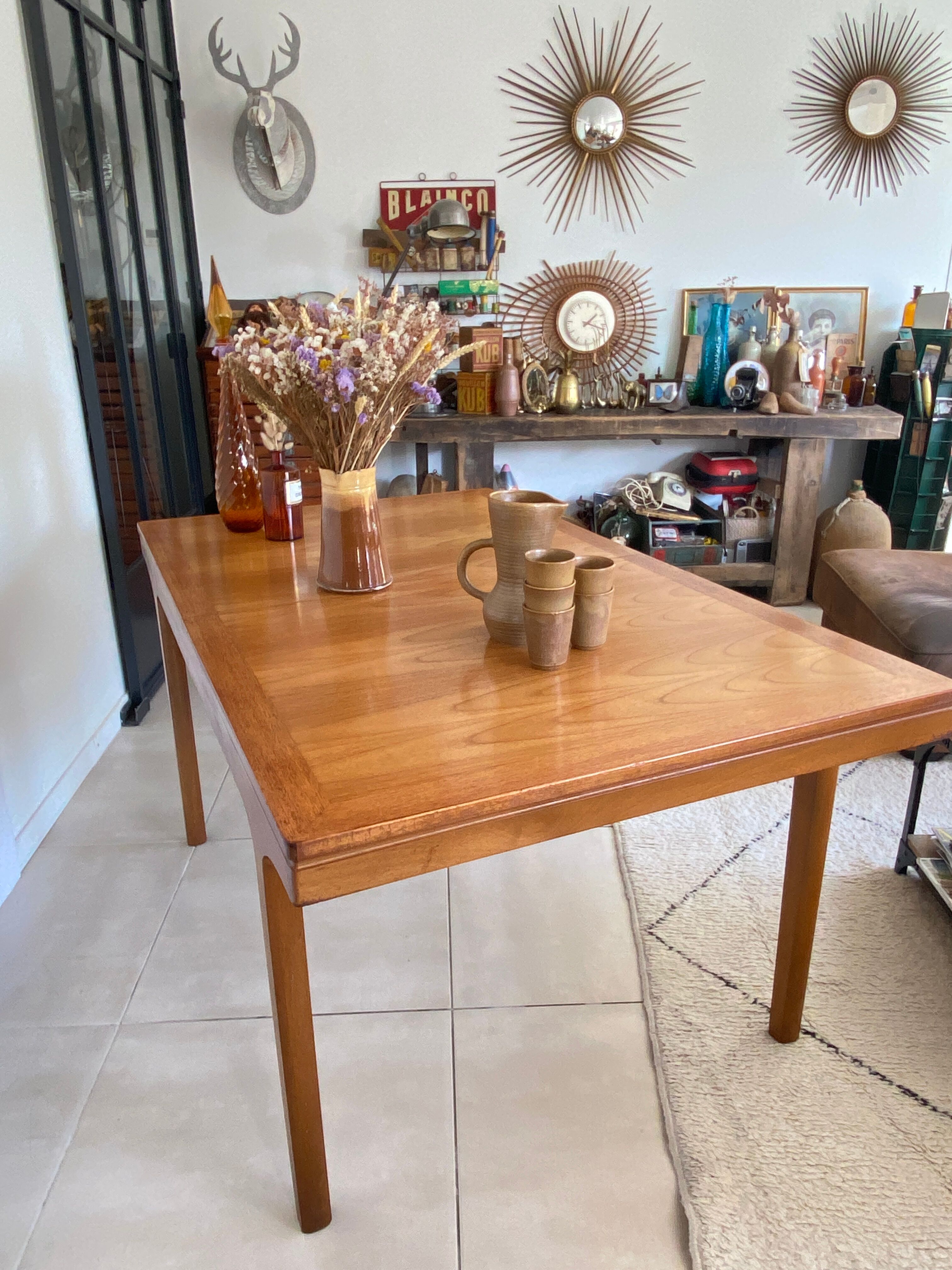 Extendable dining table in NATHAN teak
