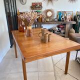 Extendable dining table in NATHAN teak