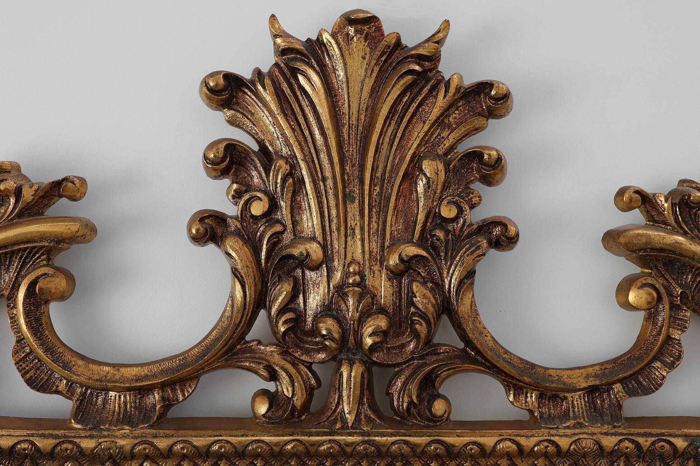 Miroir en métal doré de style Chippendale, Italie, 20e siècle