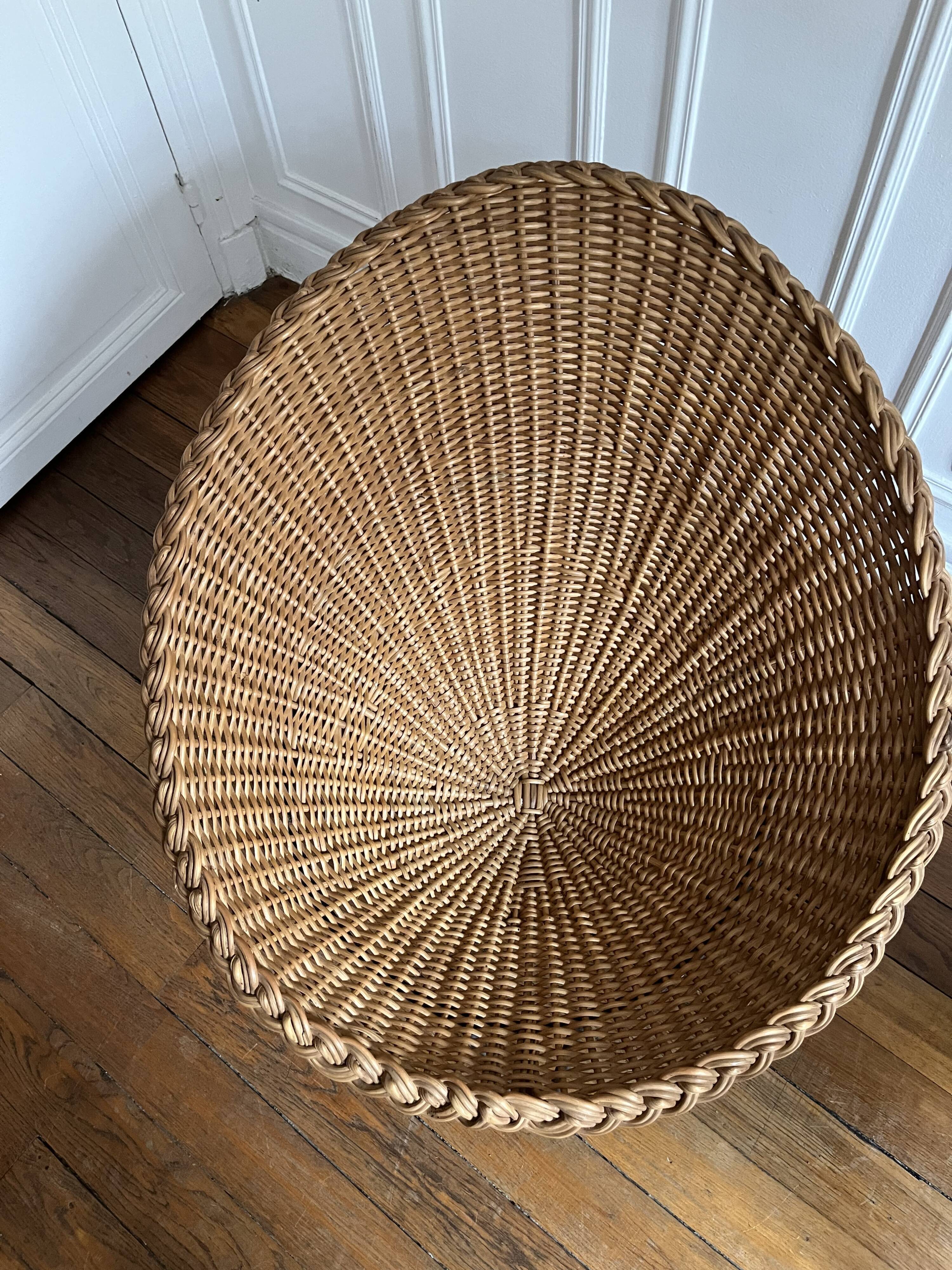 Pair of armchairs rattan basket feet metal