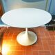 White tulip-footed round table, 1970s