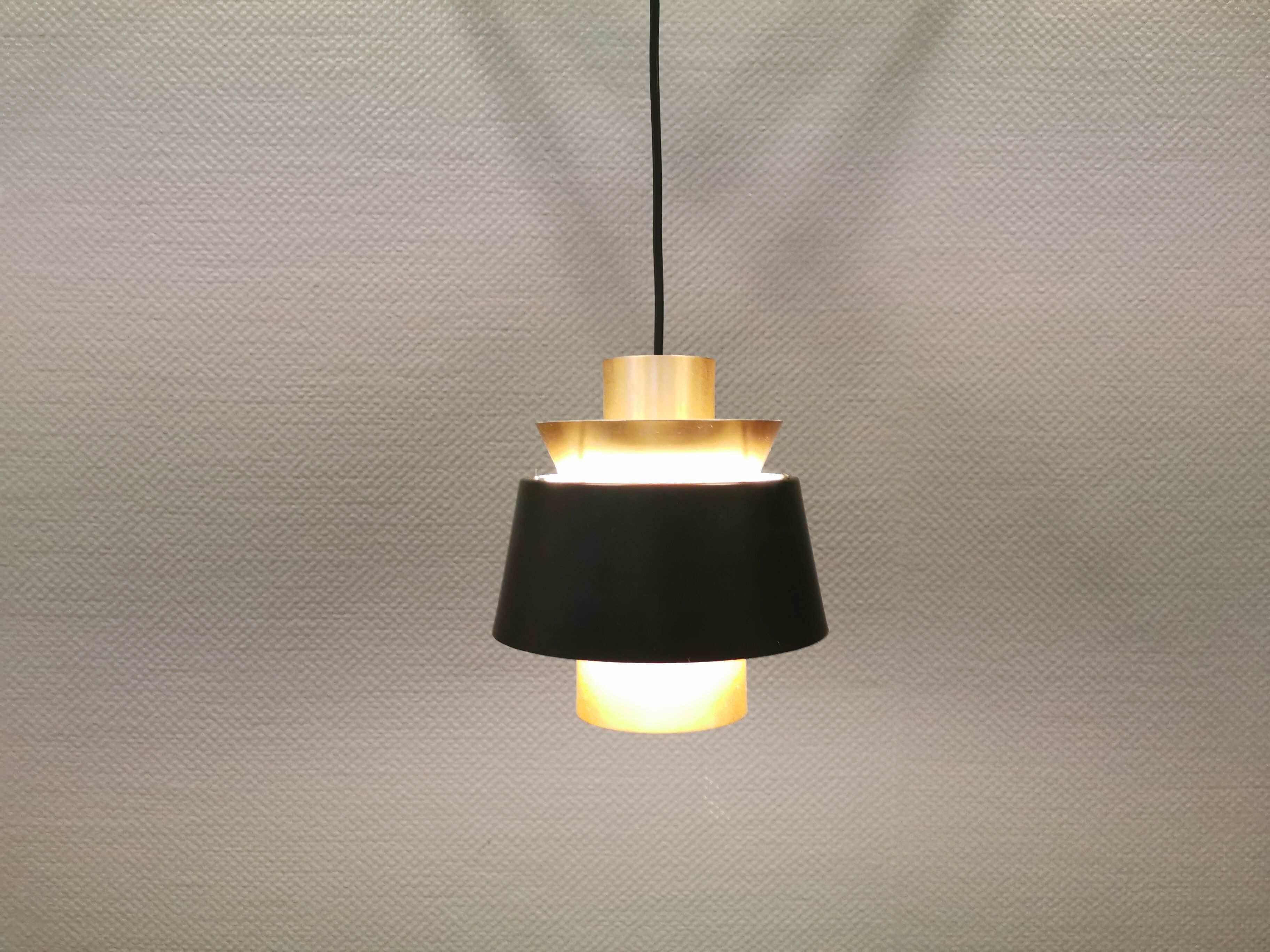 Suspension, modèle P254 conçue par Jørn Utzon