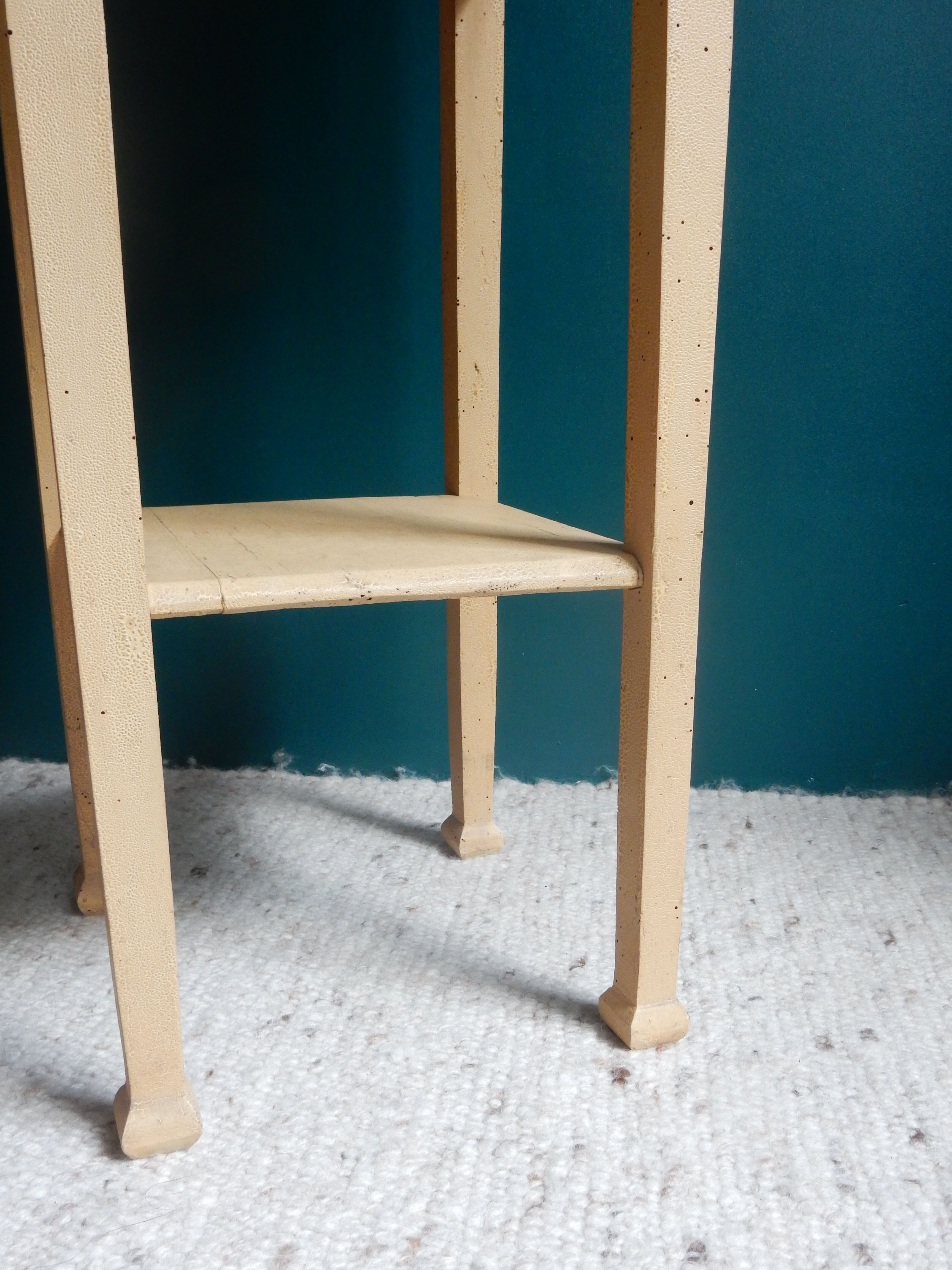 Straw yellow wooden harness