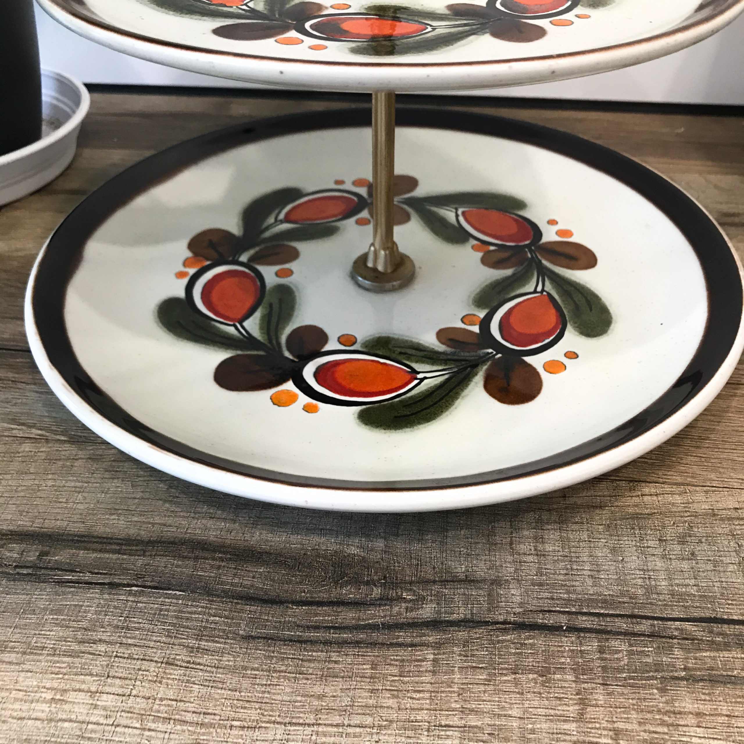 Servant with dessert floors