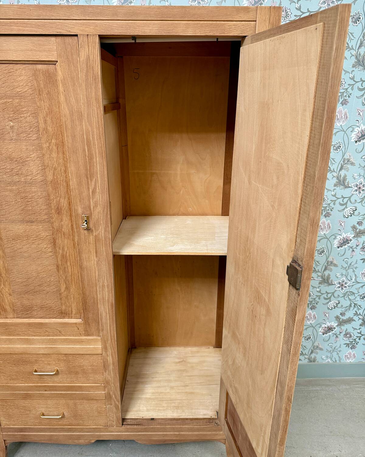 Oak wardrobe (renovated)