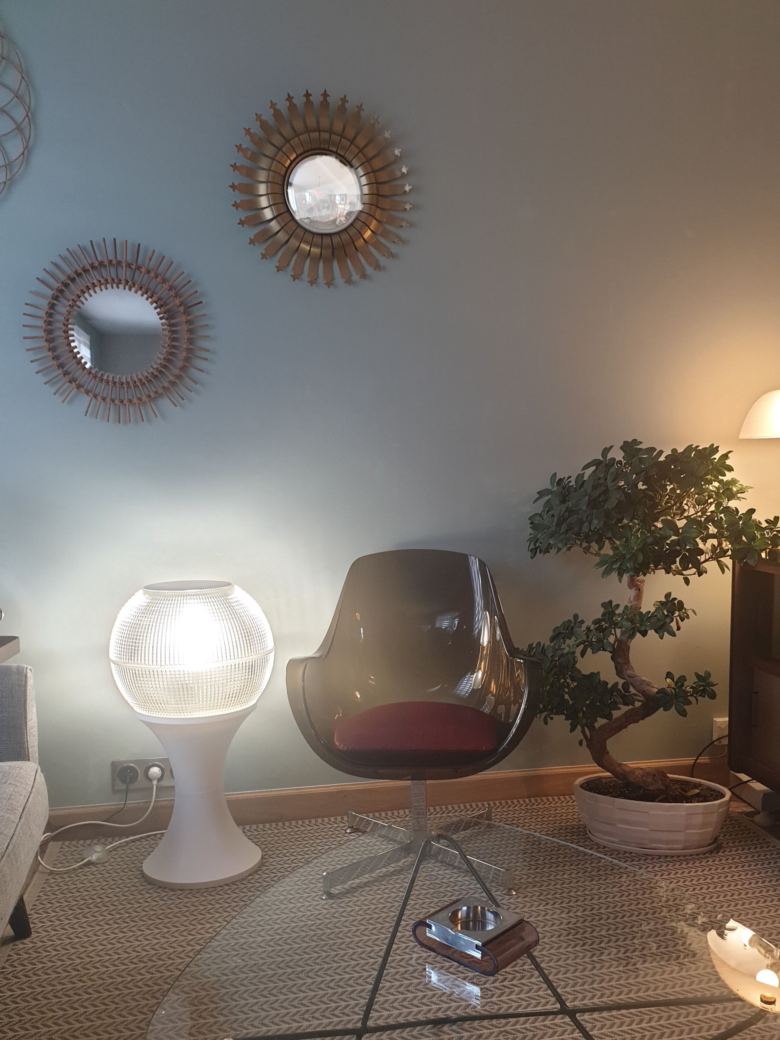 Holophane tulip-shaped floor lamp, 1970