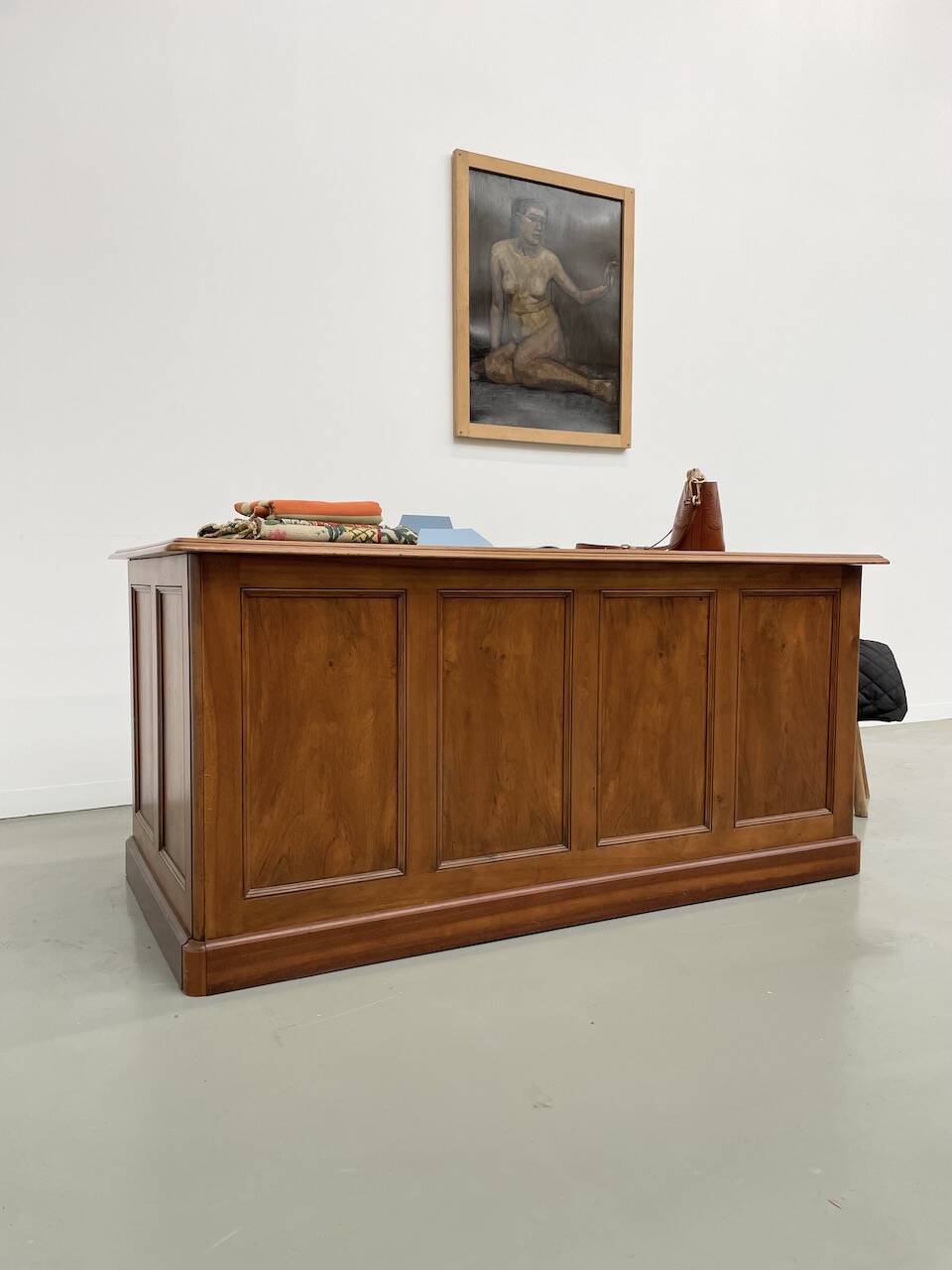 Comptoir ou bureau en noyer années 50