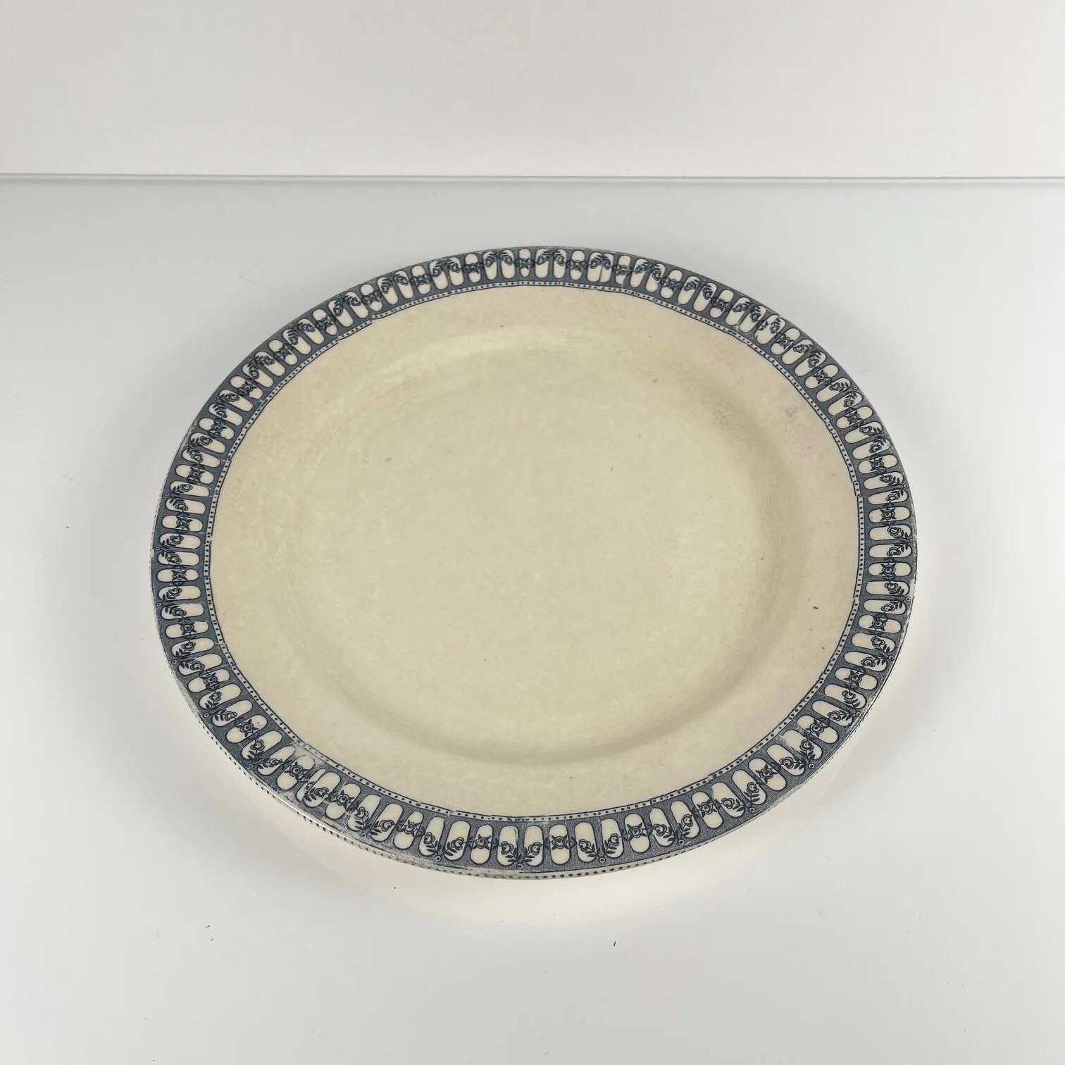 Round plate made of iron earth from Salins, late 19th century - early 20th century.