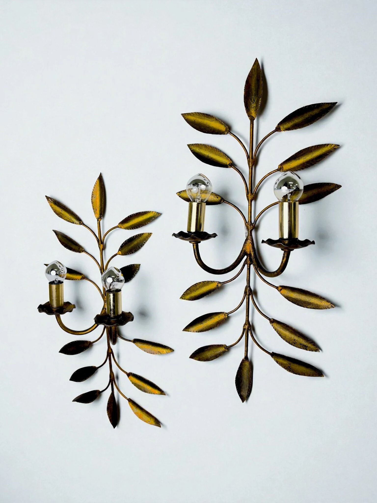 Pair of floral gilded Florentine wall sconces, large mid-century design, Italy 1960s