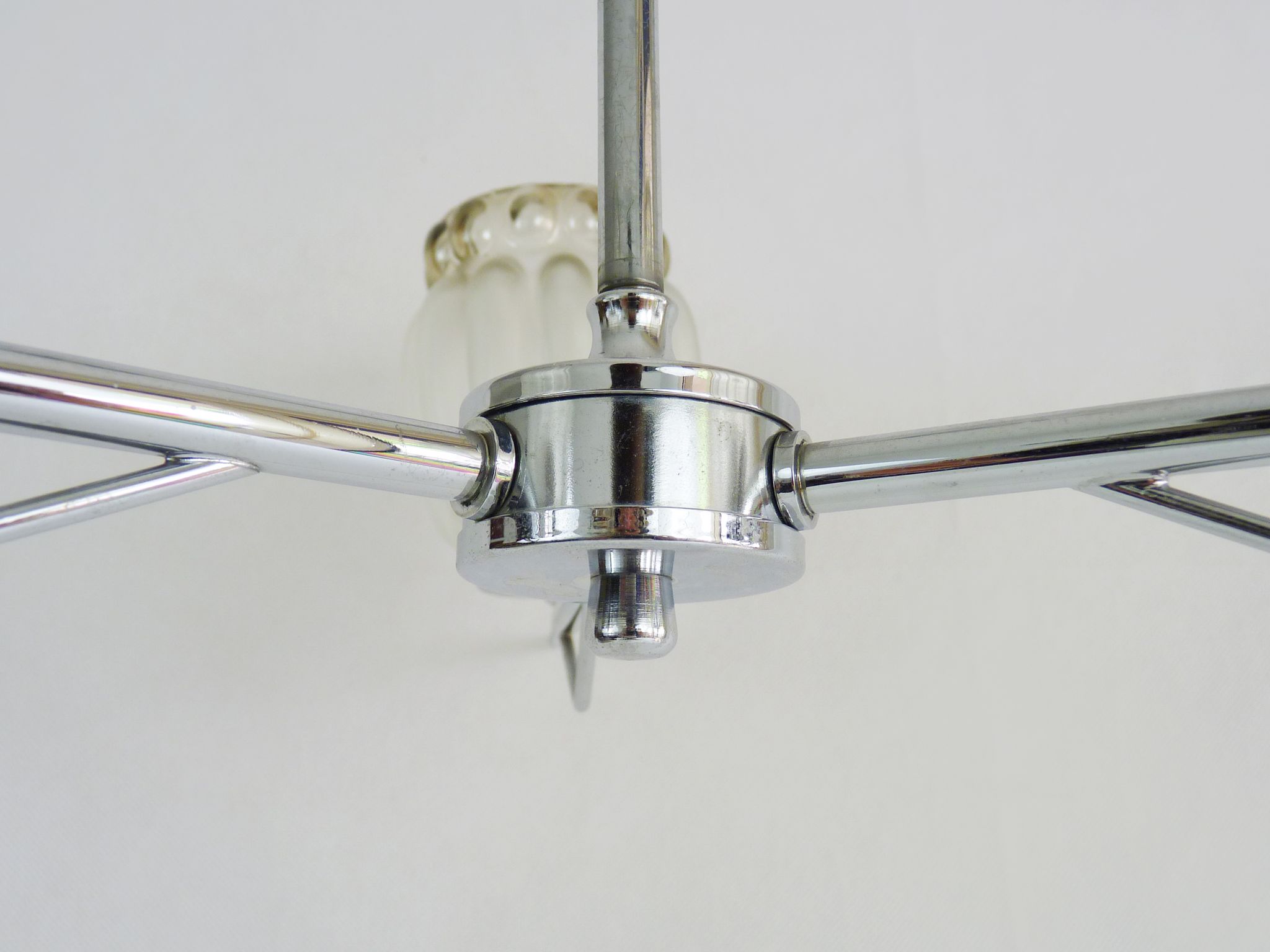Vintage chandelier with 3 branches in chrome metal and glass globe. Year 70