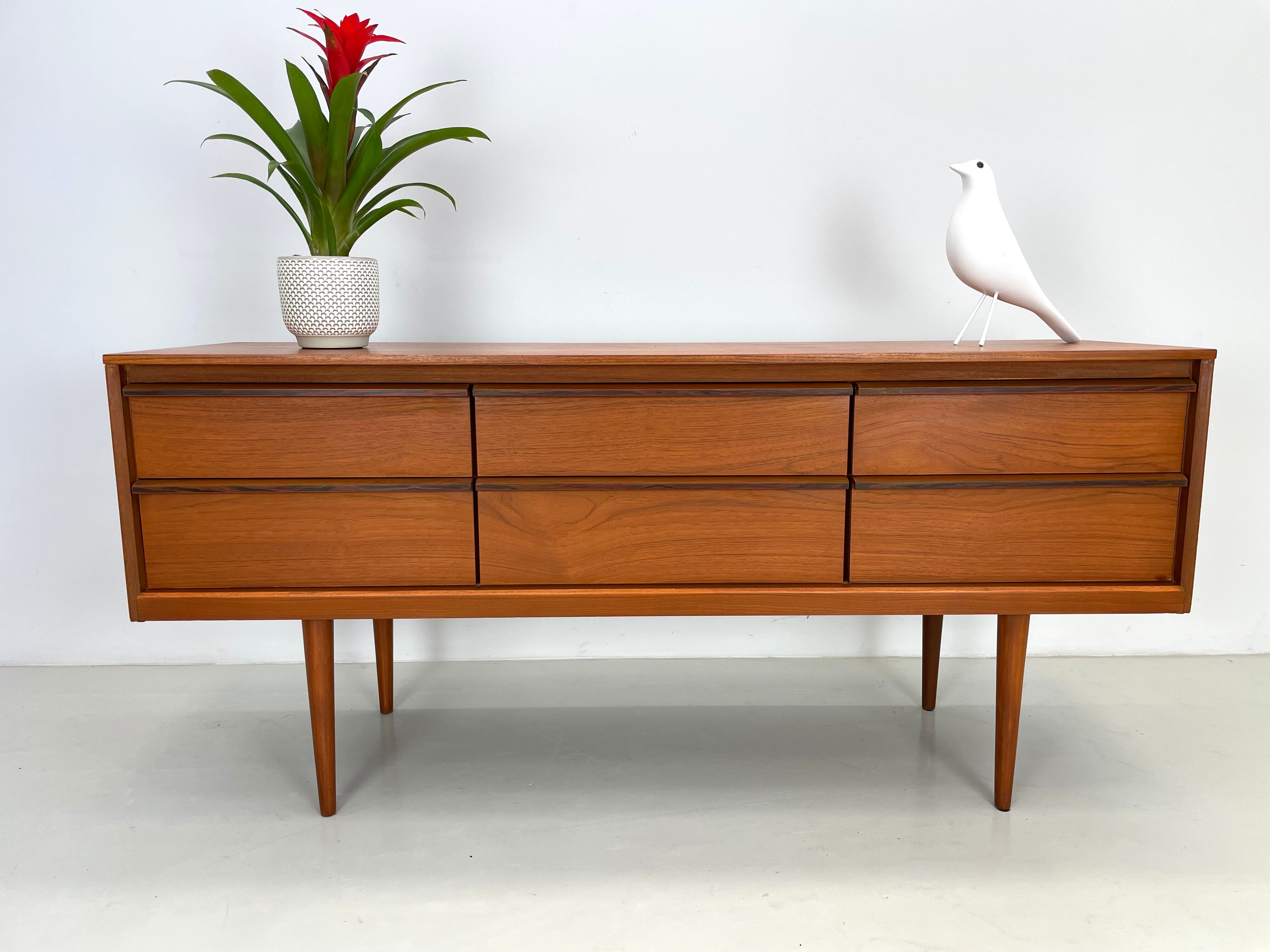Vintage Austinsuite sideboard 1960's