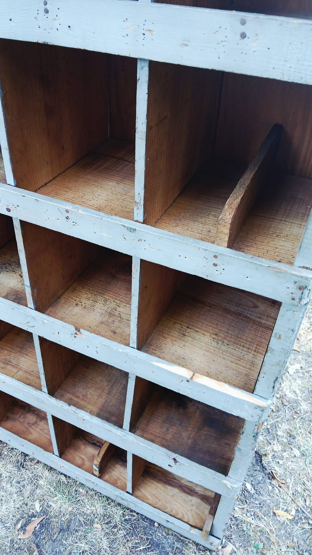 Workshop furniture with double-sided lockers