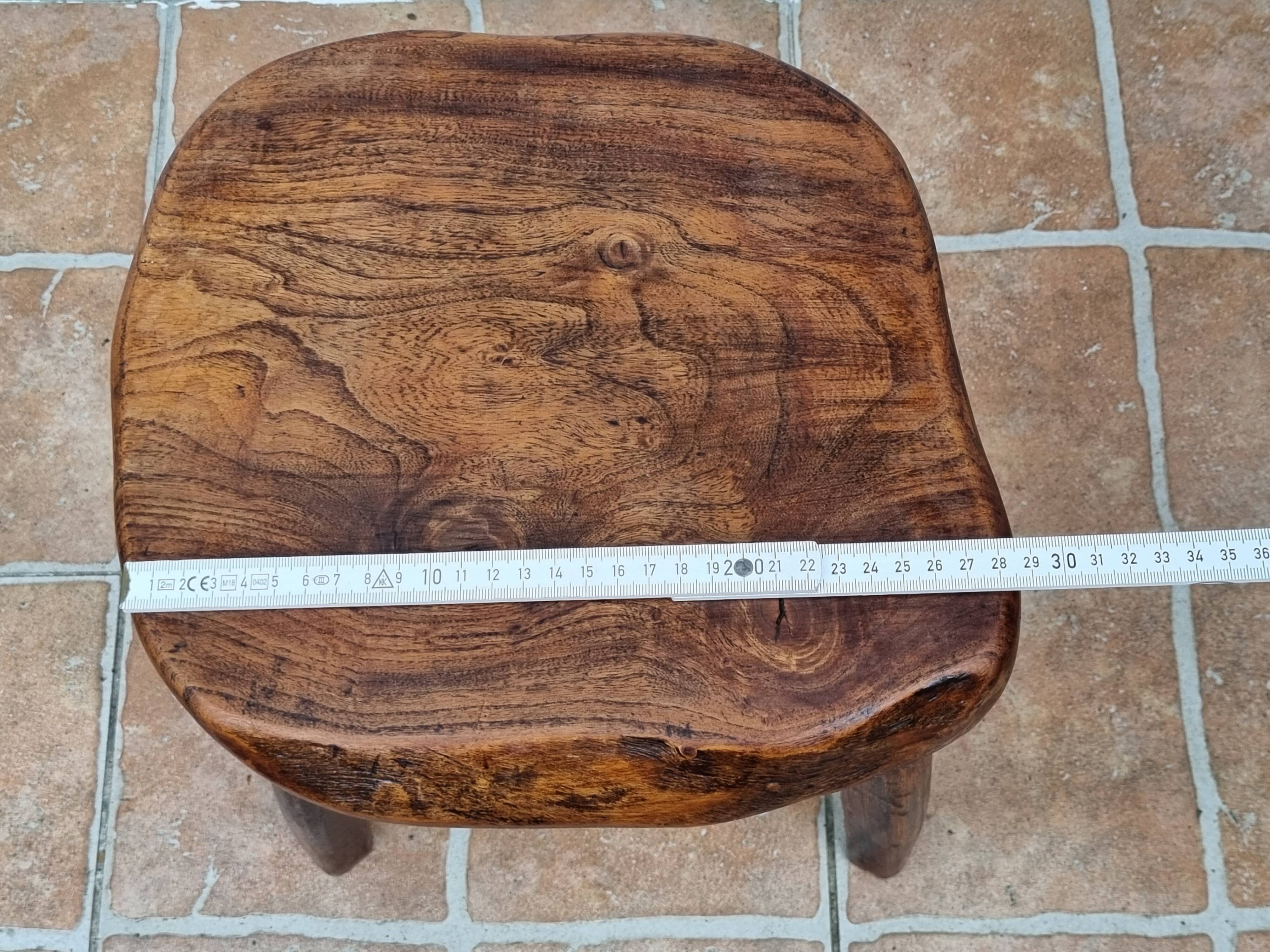 Low tripod stool in solid wood, design by Henri Bataille, 35 cm