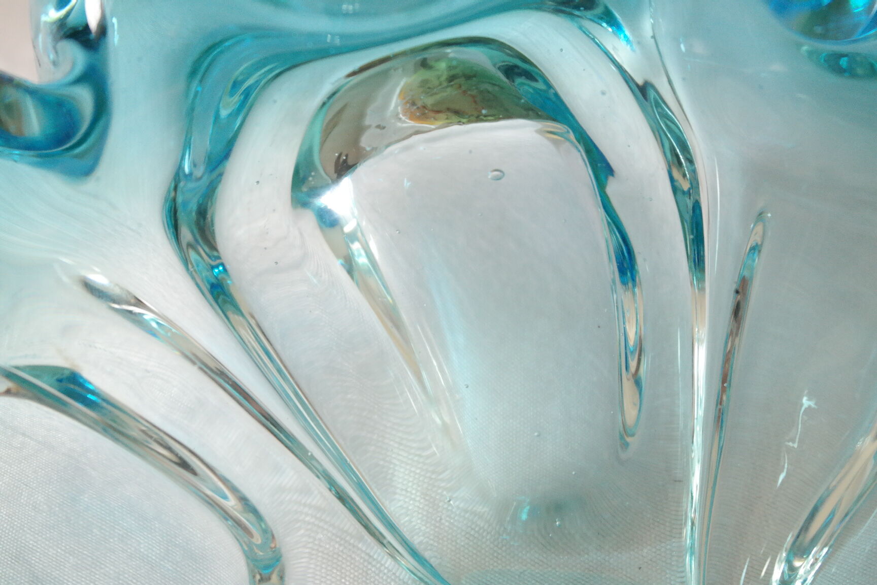 Empty pocket corolla in vintage azure blue Murano glass