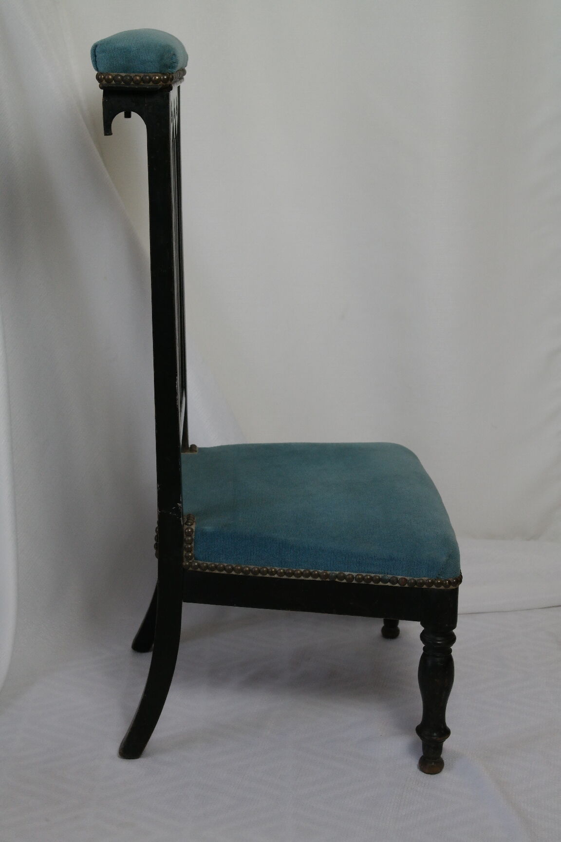 Chair prie-dieu style Napoleon III blackened wood openwork velvet blue