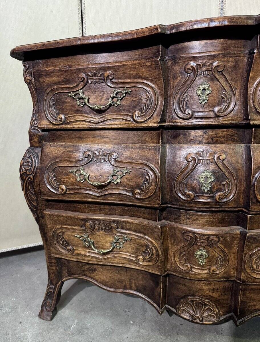 Curved tomb chest in the Provençal Louis XV style made of solid wood.